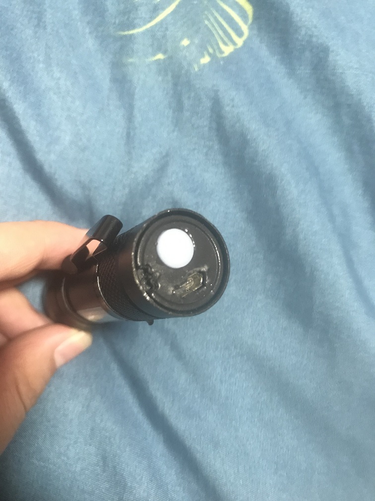 一体LED可伸缩变焦手电筒