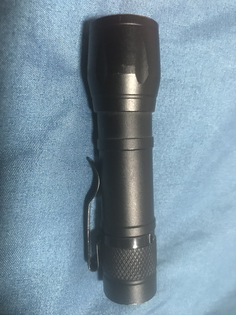 一体LED可伸缩变焦手电筒